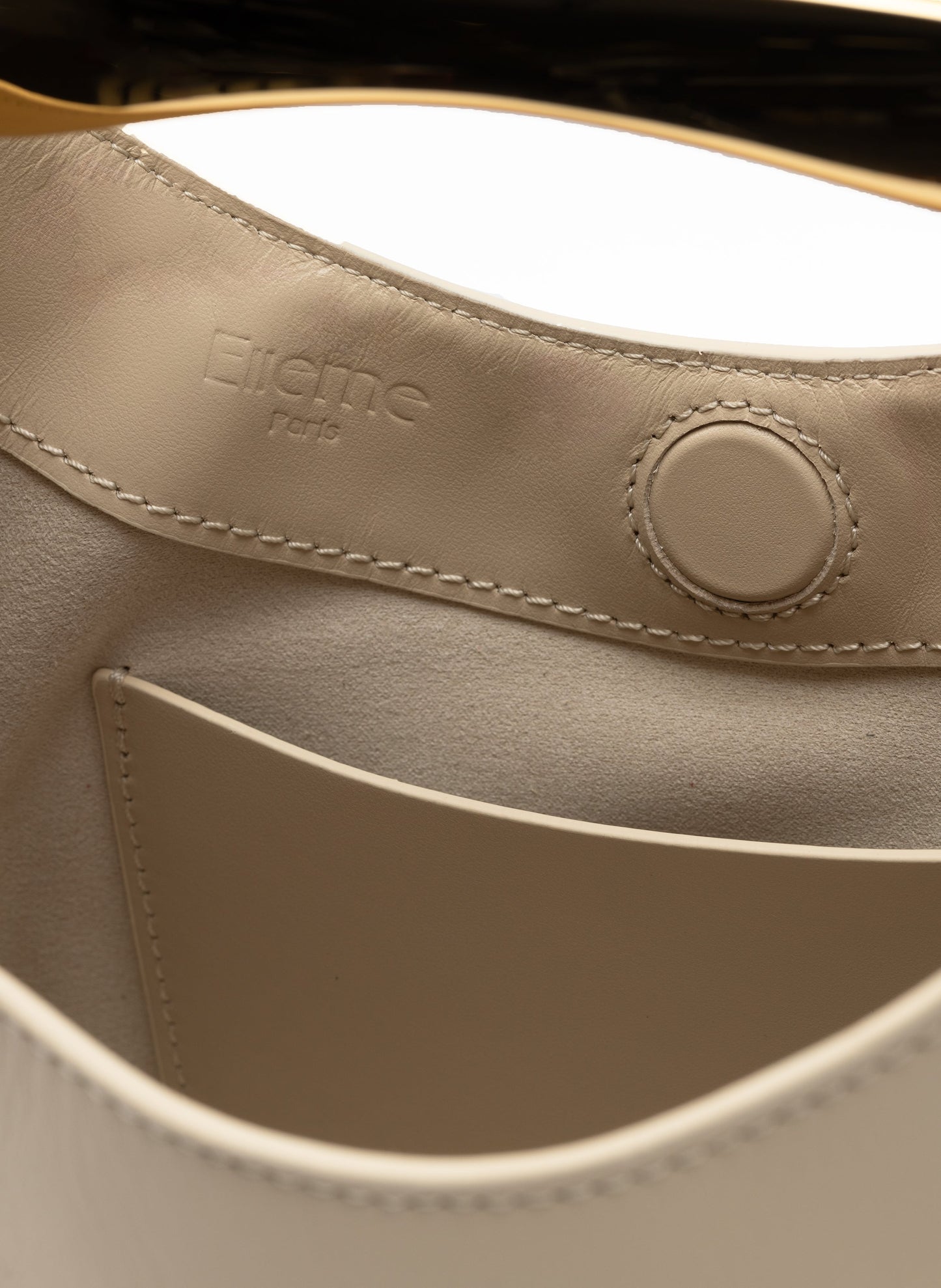 Small Boomerang Leather Sesame